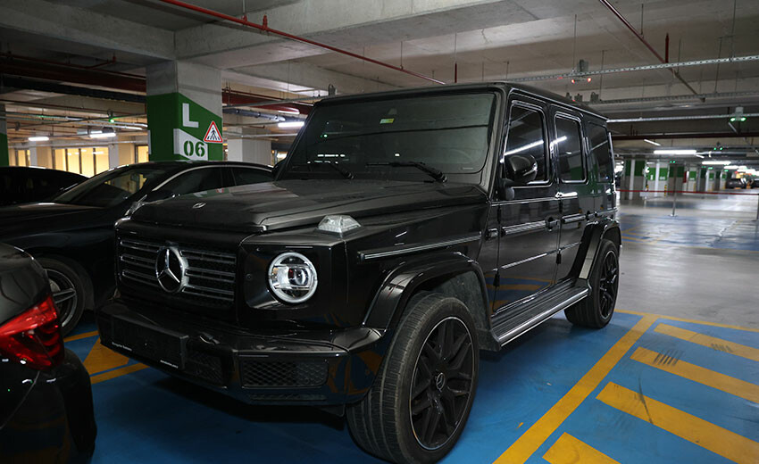 Dilan ve Engin Polat çiftinin lüks araçları AVM otoparkında görüntülendi