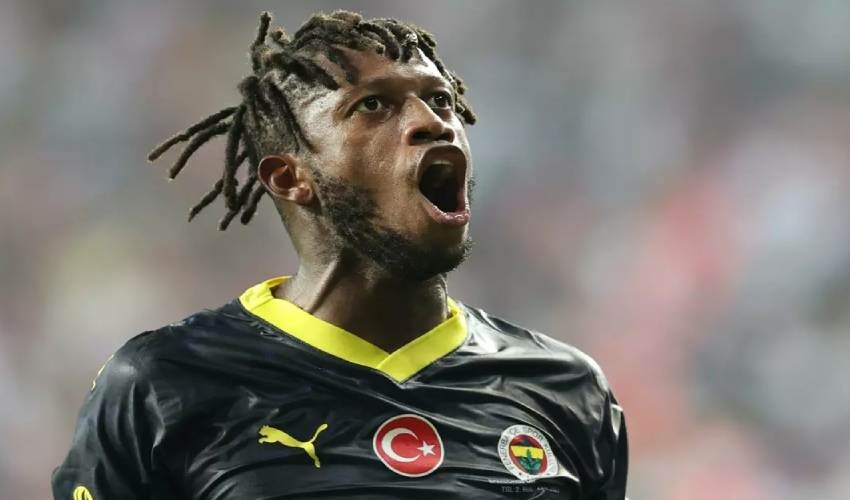 Fenerbahçe taraftarı bu haberden sonra gemileri yakacak! Takımın bel kemiği satılıyor, iki dev kulüp sıraya girdi Fenerbahçe taraftarı bu haberden sonra gemileri yakacak! Takımın bel kemiği satılıyor, iki dev kulüp sıraya girdi