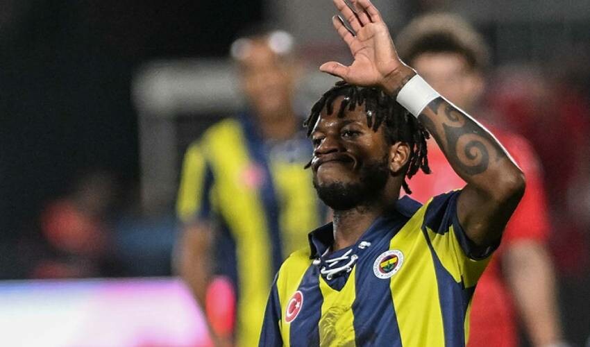 Fenerbahçe taraftarı bu haberden sonra gemileri yakacak! Takımın bel kemiği satılıyor, iki dev kulüp sıraya girdi Fenerbahçe taraftarı bu haberden sonra gemileri yakacak! Takımın bel kemiği satılıyor, iki dev kulüp sıraya girdi