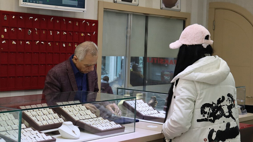 Kıyıda köşede TL'si olanlar dikkat! Altın esnafı  Kuyumcu esnafı en garanti yatırımı açıkladı