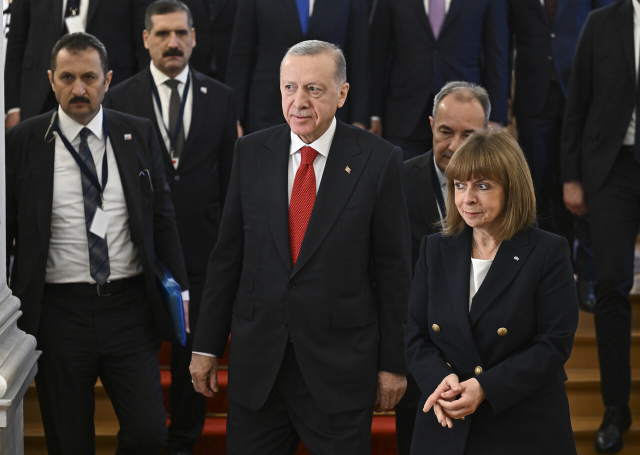 Komşuya 6 yıl aradan sonra ilk ziyaret: Cumhurbaşkanı Erdoğan Yunanistan'da! Komşuya 6 yıl aradan sonra ilk ziyaret: Cumhurbaşkanı Erdoğan Yunanistan'da!