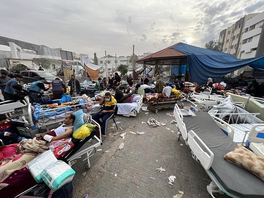 El Şifa Hastanesi’nde elektrik bitti! Ameliyat bekleyen hastalara sadece ilk yardım yapılabiliyor El Şifa Hastanesi’nde elektrik bitti! Ameliyat bekleyen hastalara sadece ilk yardım yapılabiliyor