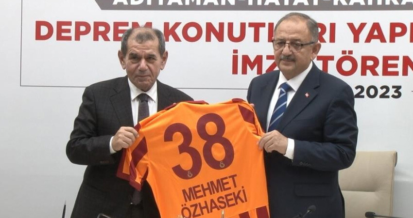 Galatasaray deprem bölgesi için kesenin ağzını açtı: 3 ile onlarca konut bağışı yapıldı Galatasaray deprem bölgesi için kesenin ağzını açtı: 3 ile onlarca konut bağışı yapıldı