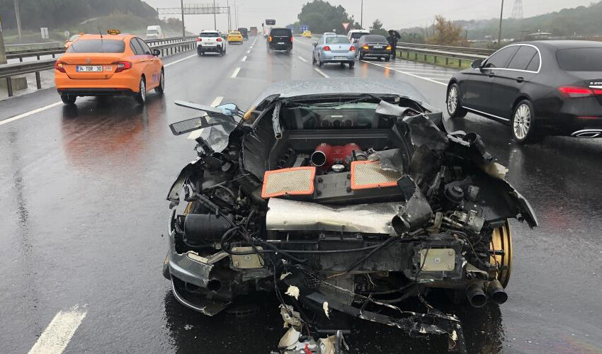 Lüks aracıyla kaza yapan iş insanı Sinan Urfalı ölümden döndü! 10 milyonluk aracı pert oldu Lüks aracıyla kaza yapan iş insanı Sinan Urfalı ölümden döndü! 10 milyonluk aracı pert oldu