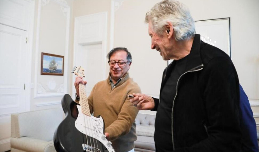 Pink Floyd'un solisti Roger Waters, Filistin bayrağı açtı! Gazze'ye destek mesajları verdi Pink Floyd'un solisti Roger Waters, Filistin bayrağı açtı! Gazze'ye destek mesajları verdi