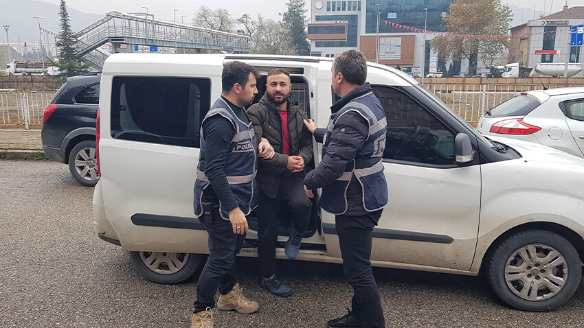 Deprem bölgesinde pes dedirten hırsızlık: Duvarı delerek girdiler, ne var yok götürdüler! Deprem bölgesinde pes dedirten hırsızlık: Duvarı delerek girdiler, ne var yok götürdüler!