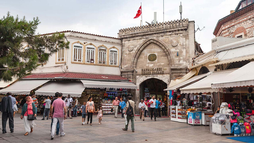 Kapalıçarşı'da 400 mağazadan 370’i taklit ürün satıyor Kapalıçarşı'da 400 mağazadan 370’i taklit ürün satıyor