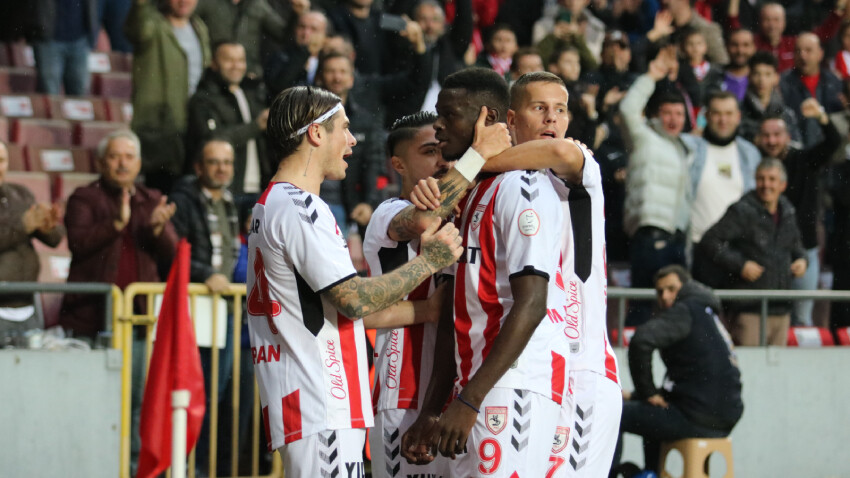 Samsun Gistols! Samsunspor evinde Kasımpaşa'yı 4'ledi, seriye bağladı