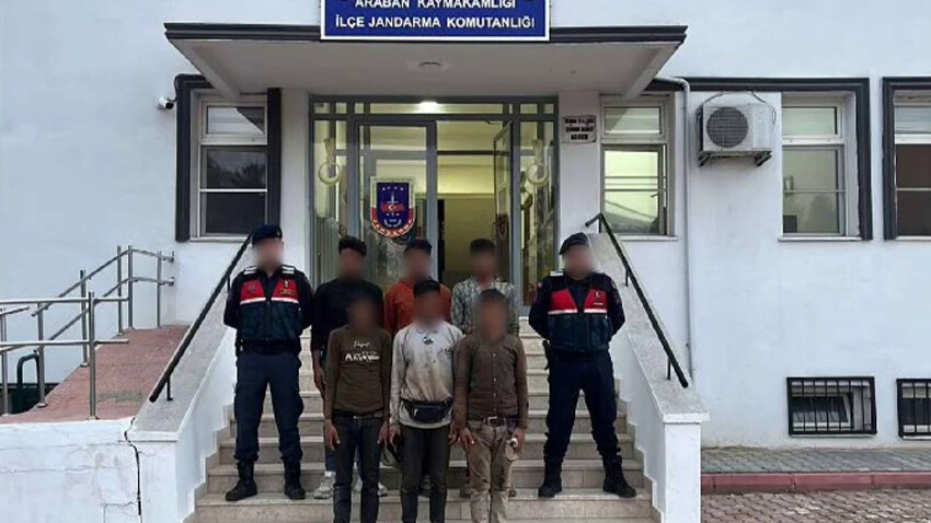 İzmir’de 280 düzensiz göçmen yakalandı, 7 organizatör tutuklandı İzmir’de 280 düzensiz göçmen yakalandı, 7 organizatör tutuklandı
