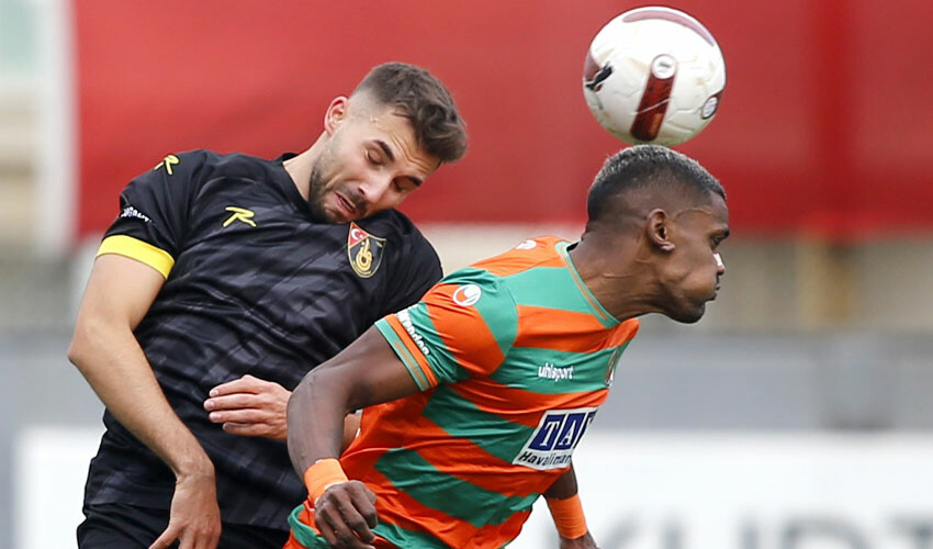 Alanyaspor, İstanbul'dan 3 puanla ayrıldı! Galibiyet golü son dakikada geldi Alanyaspor, İstanbul'dan 3 puanla ayrıldı! Galibiyet golü son dakikada geldi