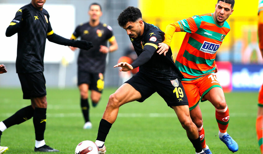 Alanyaspor, İstanbul'dan 3 puanla ayrıldı! Galibiyet golü son dakikada geldi Alanyaspor, İstanbul'dan 3 puanla ayrıldı! Galibiyet golü son dakikada geldi