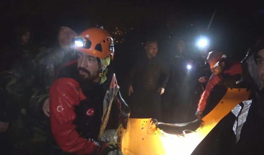 Zonguldak'ta peş peşe heyelan faciası! Çok sayıda yaralı var Zonguldak'ta peş peşe heyelan faciası! Çok sayıda yaralı var