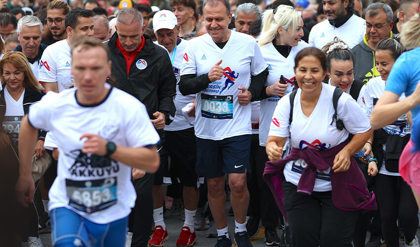 5. Uluslararası Mersin Maratonu'nda parkur rekoru kırıldı! 5. Uluslararası Mersin Maratonu'nda parkur rekoru kırıldı!