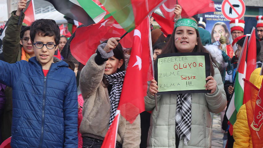 İsrail'in saldırıları İzmir'de protesto edildi: Filistin artık tüm insanlığın davasıdır! İsrail'in saldırıları İzmir'de protesto edildi: Filistin artık tüm insanlığın davasıdır!