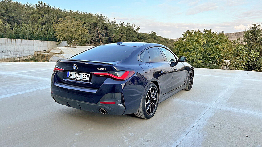 BMW yeni 4 serisinin içi teknoloji doldu