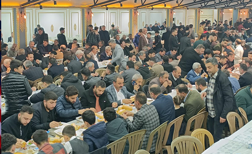 Düğünde takıları 8 kişi sayabildi! Geline kilolarca altın, damada milyonlarca lira takıldı