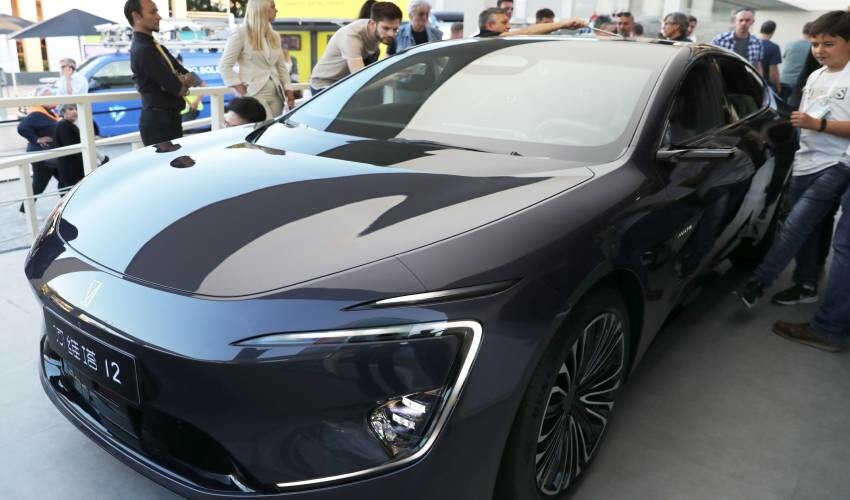 Telefonlarıyla tanınan Huawei’den dev adım! Hem ucuz hem de çok konforlu… Dev marka otomobillerini piyasaya sürdü Telefonlarıyla tanınan Huawei’den dev adım! Hem ucuz hem de çok konforlu… Dev marka otomobillerini piyasaya sürdü