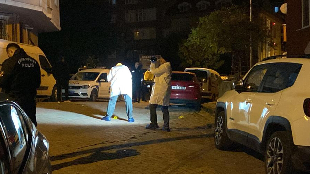 İstanbul&#039;da sokak ortasında silahlı çatışma! Ölü ve yaralılar var