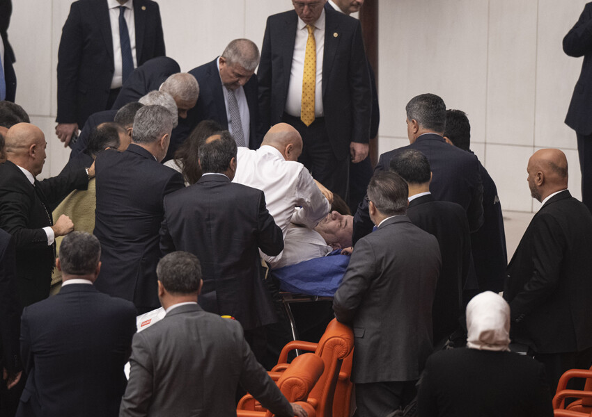 Saadet Partili Hasan Bitmez, TBMM kürsüsünde kalp krizi geçirerek yere yığıldı Saadet Partili Hasan Bitmez, TBMM kürsüsünde kalp krizi geçirerek yere yığıldı