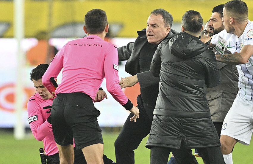 Özgür Özel'den Halil Umut Meler tepkisi: O yumruk hepimize vuruldu Özgür Özel'den Halil Umut Meler tepkisi: O yumruk hepimize vuruldu