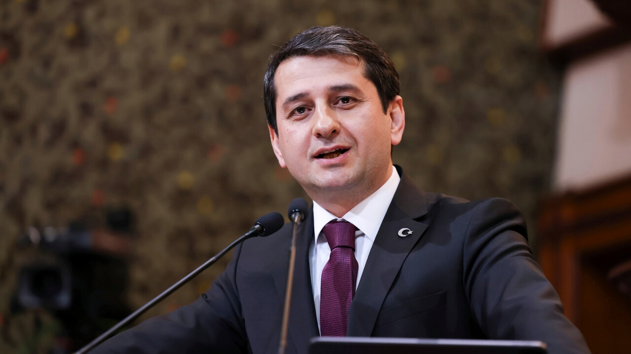 İyi Partili İbrahim Özkan istifa etti! Akşener'e 'hür ve müstakil' göndermesi İyi Partili İbrahim Özkan istifa etti! Akşener'e 'hür ve müstakil' göndermesi