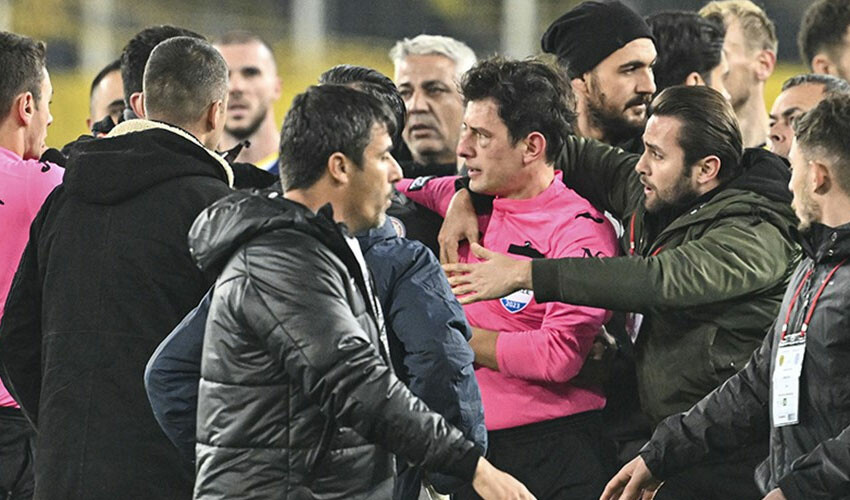 Dünya basını Halil Umut Meler'i konuşuyor! 'Türkiye'nin en iyi hakemine vahşi saldırı'