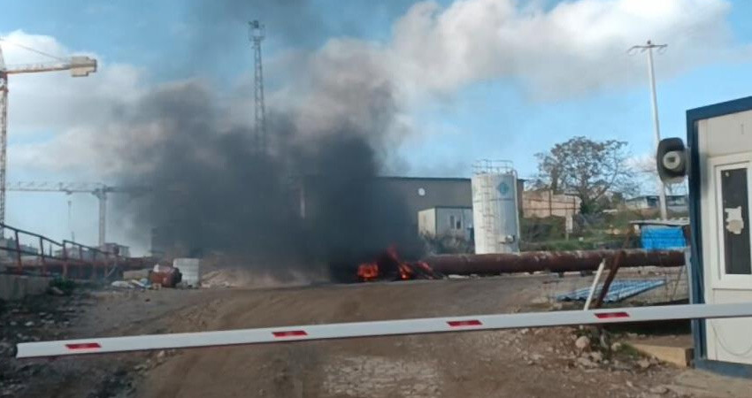 Kocaeli'de metro inşaatında kriz! Maaş alamayan işçiler ateş yakarak greve başladı