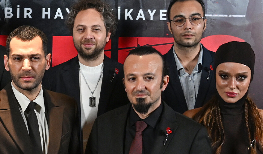 Şaşırtan gala kombini! Bakan dönüp bir daha baktı Şaşırtan gala kombini! Bakan dönüp bir daha baktı