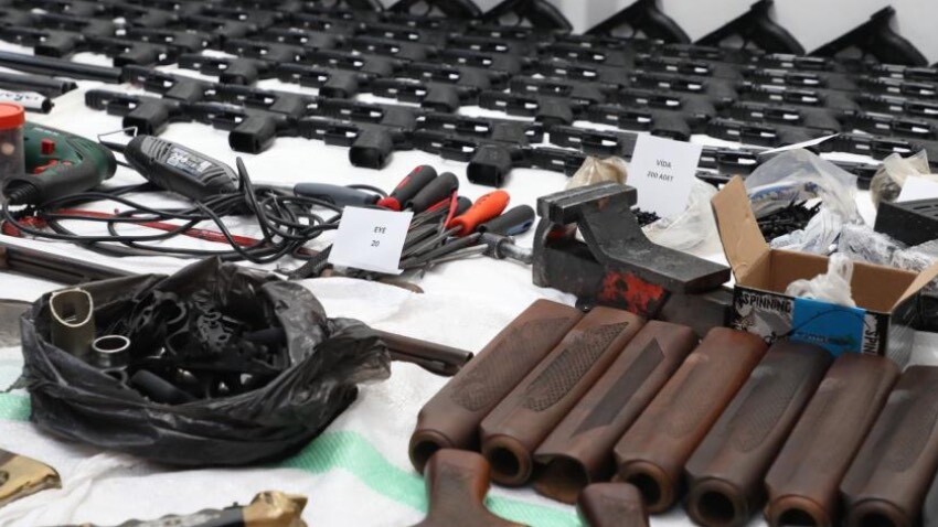 Silah kaçakçılarına "Kafes" operasyonu: Cephanelik ele geçirildi Silah kaçakçılarına "Kafes" operasyonu: Cephanelik ele geçirildi