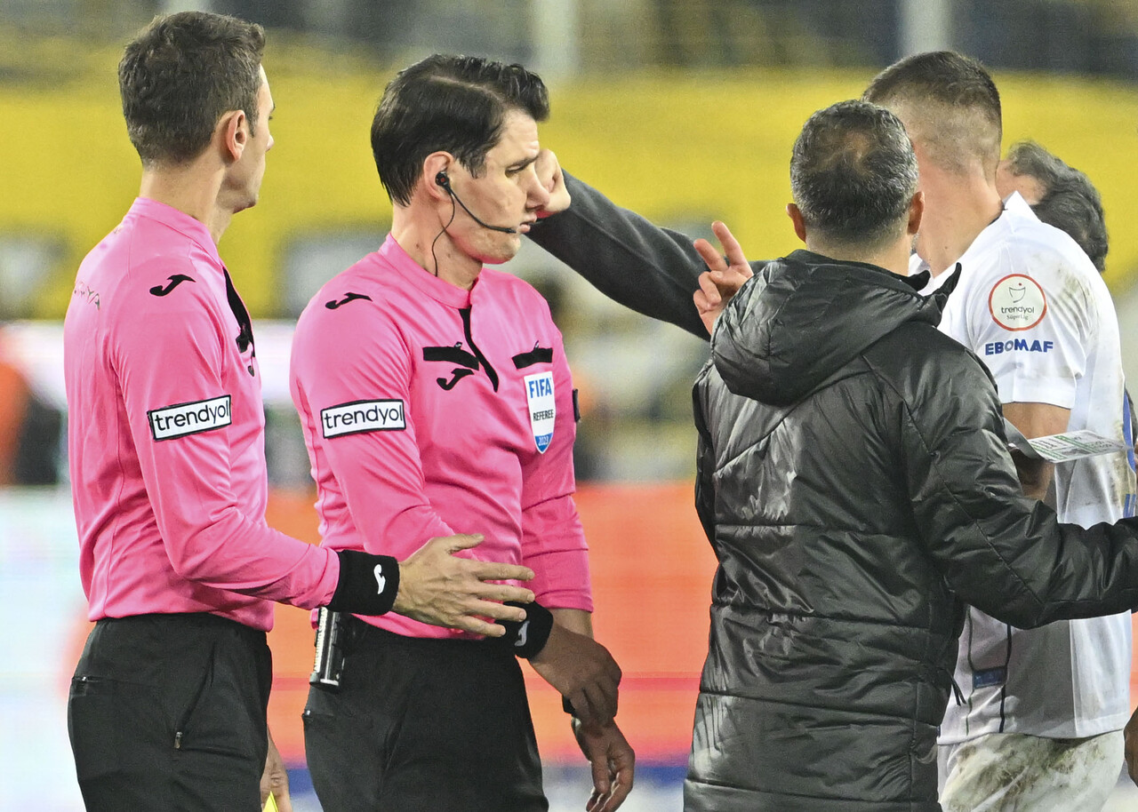 Faruk Koca ile Ankaragücü'nün cezası ne olacak? Spor hukukçuları değerlendirdi! Faruk Koca ile Ankaragücü'nün cezası ne olacak? Spor hukukçuları değerlendirdi!