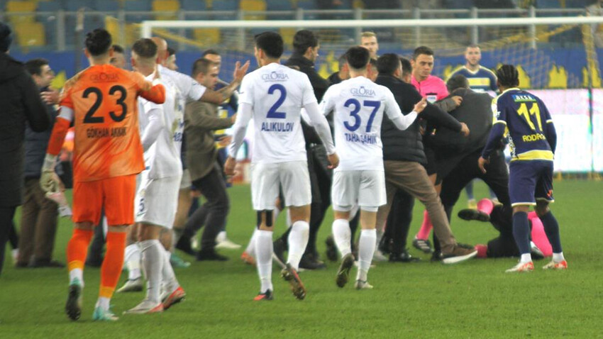 Ankaragücü'nün cezası belli oldu! 5 maç seyircisiz oynama, 2 milyon TL para cezası Ankaragücü'nün cezası belli oldu! 5 maç seyircisiz oynama, 2 milyon TL para cezası