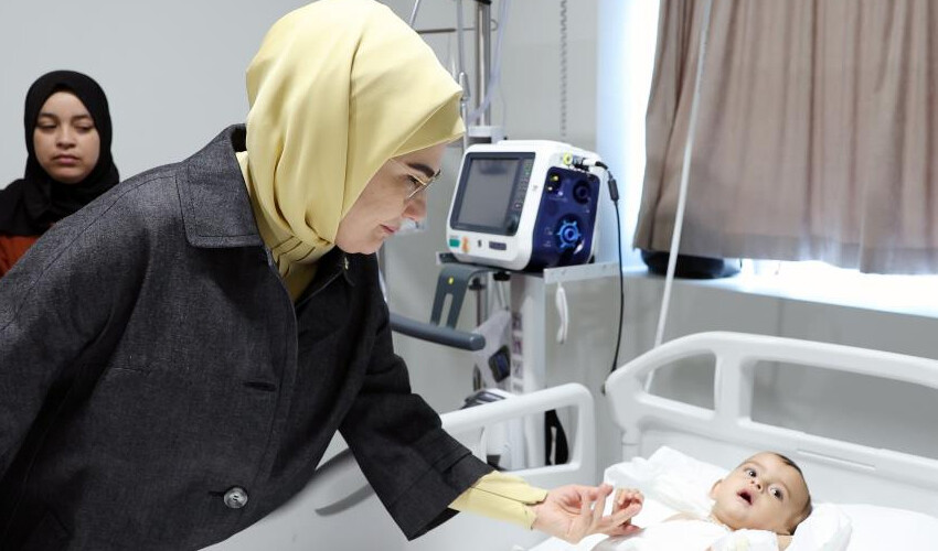 Emine Erdoğan’dan Gazzeli hasta çocuklara şefkat eli