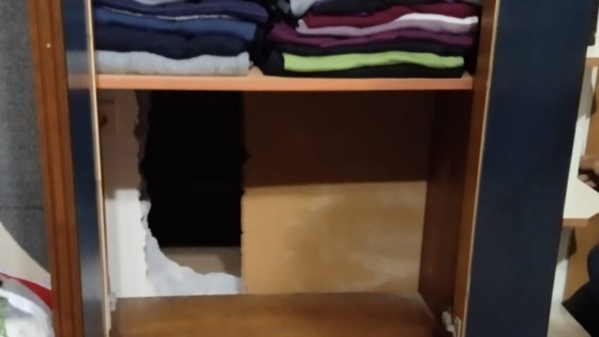 FETÖ hükümlüsü, saklandığı evde gizli bölmede yakalandı FETÖ hükümlüsü, saklandığı evde gizli bölmede yakalandı