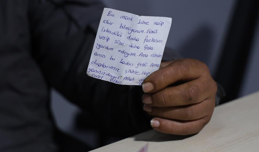 Bit pazarından aldığı montun içinden çıkan not ve para duygulandırdı