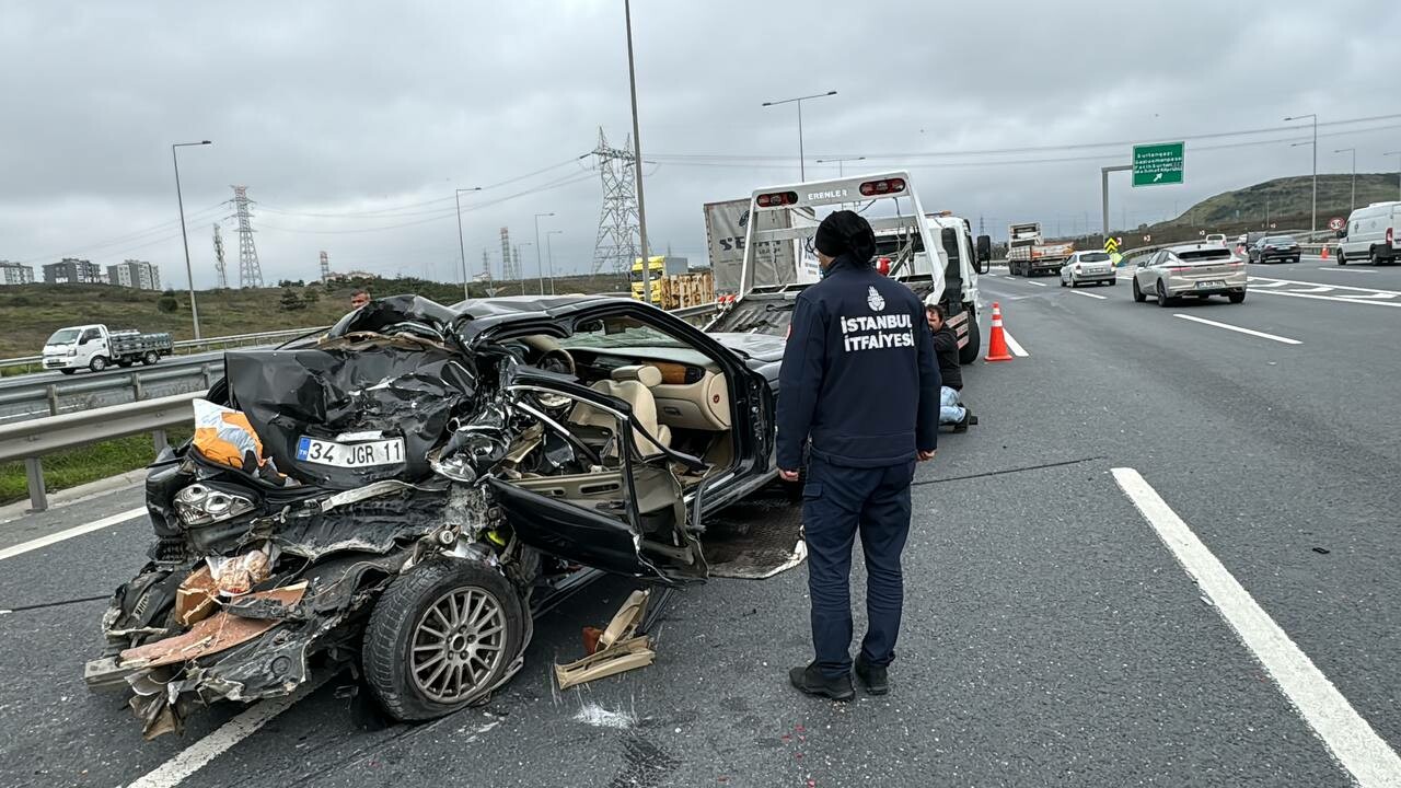 Kuzey Marmara Otoyolu'nda trafik kazasında 1 kişi öldü, 3 kişi yaralandı Kuzey Marmara Otoyolu'nda trafik kazasında 1 kişi öldü, 3 kişi yaralandı