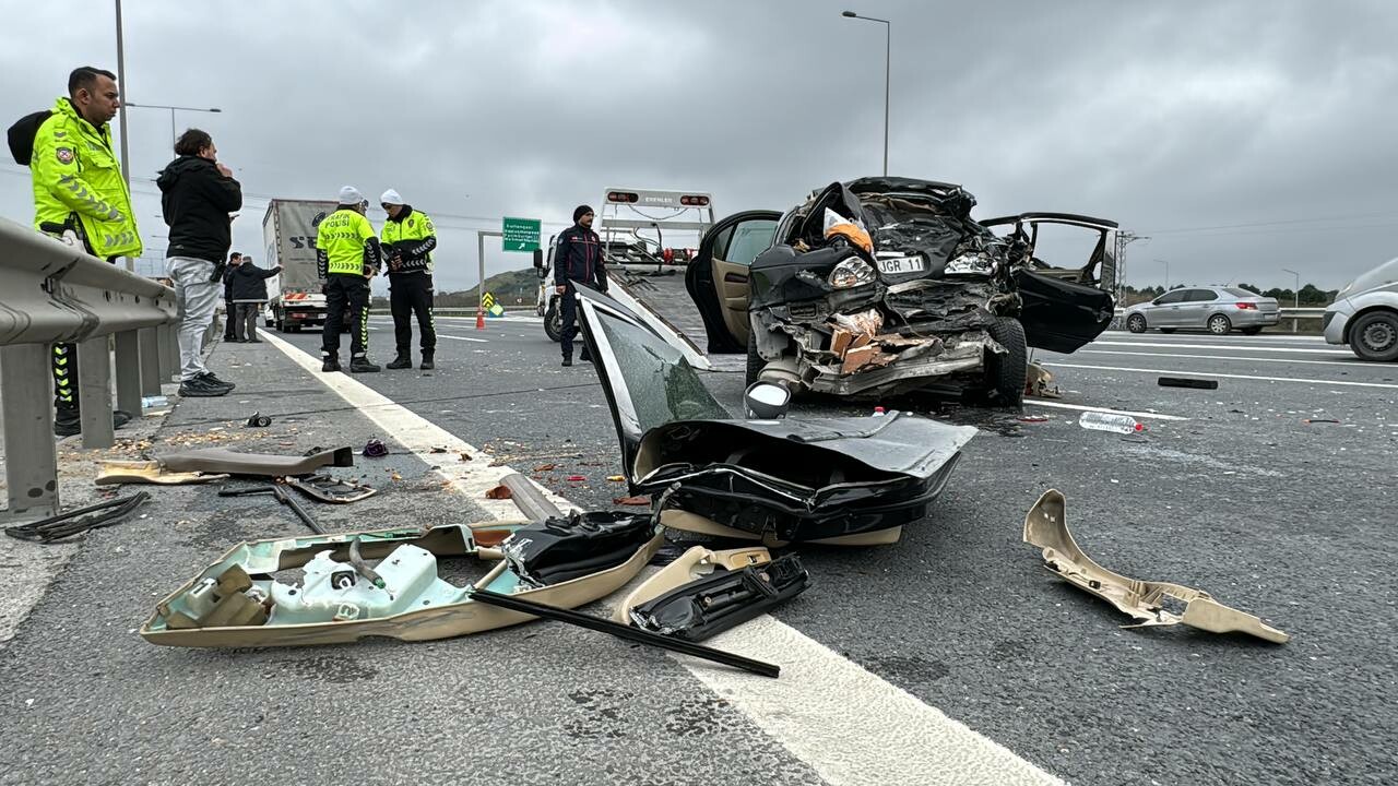 Kuzey Marmara Otoyolu'nda trafik kazasında 1 kişi öldü, 3 kişi yaralandı Kuzey Marmara Otoyolu'nda trafik kazasında 1 kişi öldü, 3 kişi yaralandı