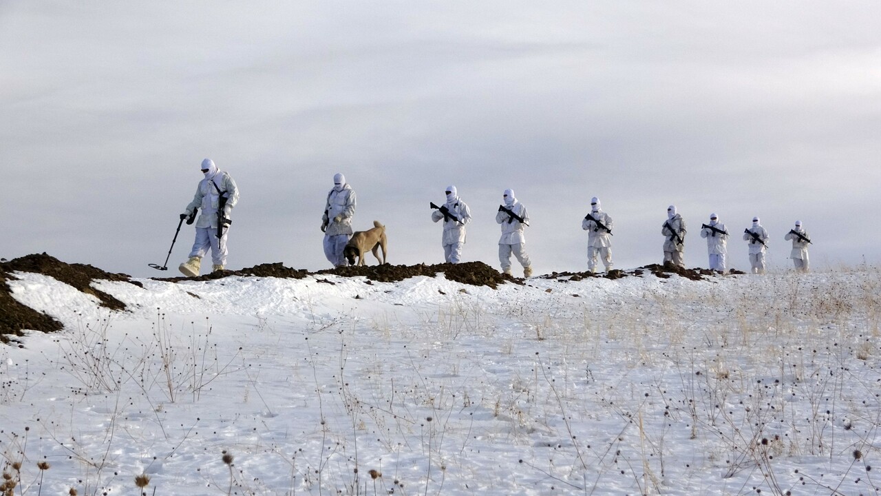 Sınır birlikleri Türkiye'nin İran sınırında kuş uçurtmuyor! Van-İran hattına 295 kilometrelik güvenlik duvarı