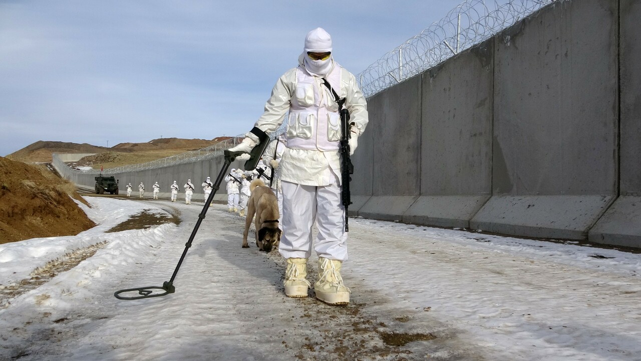 Sınır birlikleri Türkiye'nin İran sınırında kuş uçurtmuyor! Van-İran hattına 295 kilometrelik güvenlik duvarı