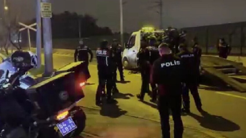 Sakarya’da hafif ticari araç yunus ekibine çarptı: 4 yaralı