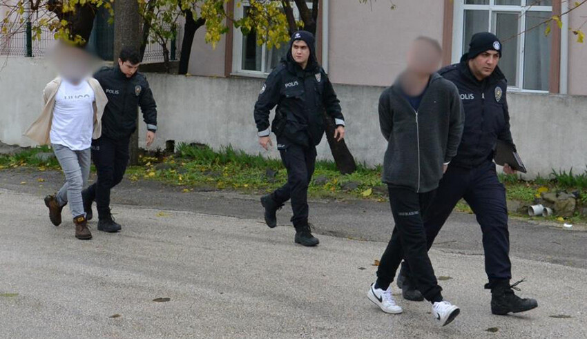 Edirne'de korkunç olay! Havlayan köpeğe taş atan 2 genç kurşuna dizildi, 1'i öldü, diğeri yaralı Edirne'de korkunç olay! Havlayan köpeğe taş atan 2 genç kurşuna dizildi, 1'i öldü, diğeri yaralı