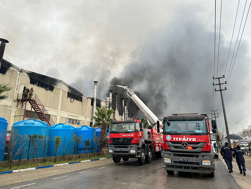 Bursa'da korkutan yangın! Siyah dumanlar gökyüzünü kapladı
