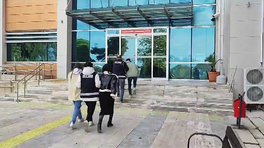 Dolandırıcıların yeni tuzağına dikkat! 'Karlı hisse' yalanıyla hesabı boşalttılar Dolandırıcıların yeni tuzağına dikkat! 'Karlı hisse' yalanıyla hesabı boşalttılar