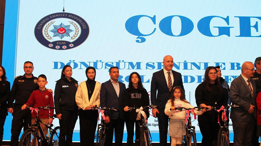 İhlas Koleji'ne İstanbul Emniyet Müdürlüğü’nden iki ödül birden İhlas Koleji'ne İstanbul Emniyet Müdürlüğü’nden iki ödül birden