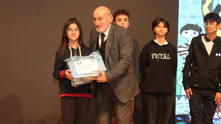 İhlas Koleji'ne İstanbul Emniyet Müdürlüğü’nden iki ödül birden İhlas Koleji'ne İstanbul Emniyet Müdürlüğü’nden iki ödül birden