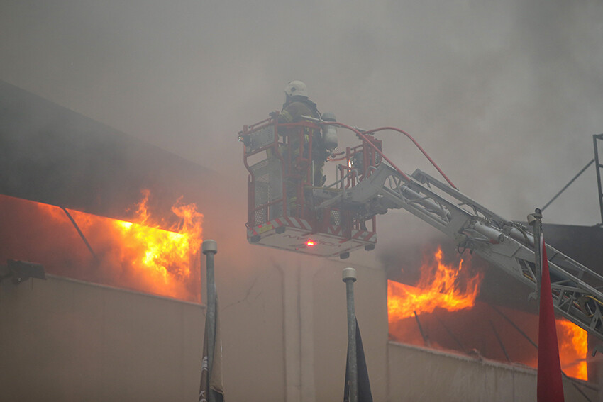 Bursa'da korkutan yangın! Siyah dumanlar gökyüzünü kapladı