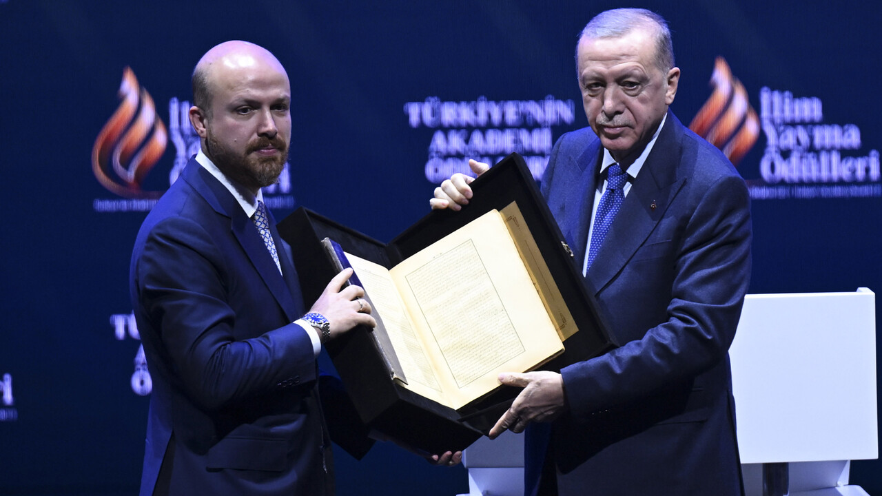 Bilal Erdoğan&#039;dan Cumhurbaşkanı Erdoğan&#039;a hediye