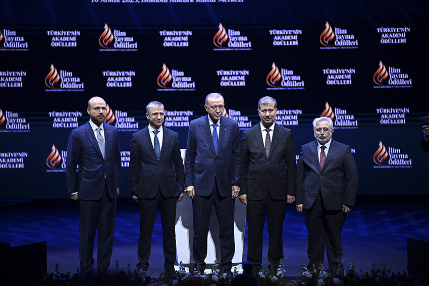 Bilal Erdoğan'dan Cumhurbaşkanı Erdoğan'a hediye Bilal Erdoğan'dan Cumhurbaşkanı Erdoğan'a hediye