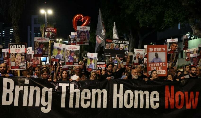 İsrail ayaklandı, Tel Aviv'de dev protesto: Vatandaşlar yağmur olup sokaklara döküldü ‘Katil ordusu’ İsrail ayaklandı, Tel Aviv'de dev protesto: Vatandaşlar yağmur olup sokaklara döküldü ‘Katil ordusu’