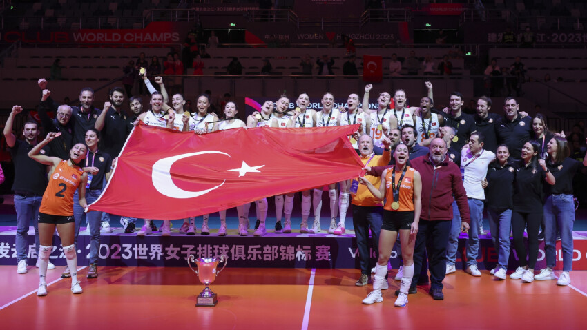 Dünya voleyboluna Türk damgası! Milli takım Avrupa şampiyonu oluyor, kulüpler kupaları topluyor Dünya voleyboluna Türk damgası! Milli takım Avrupa şampiyonu oluyor, kulüpler kupaları topluyor