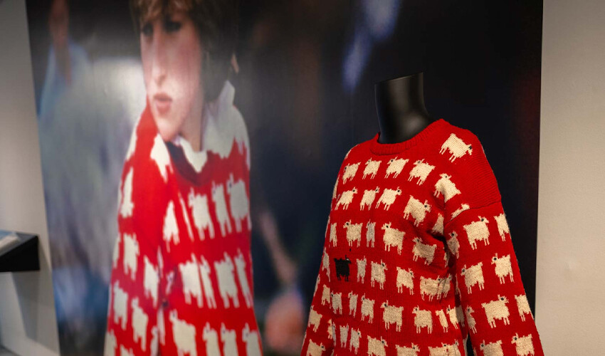 Prenses Diana’nın ikonik elbisesi açık artırmada rekor fiyata satıldı Prenses Diana’nın ikonik elbisesi açık artırmada rekor fiyata satıldı